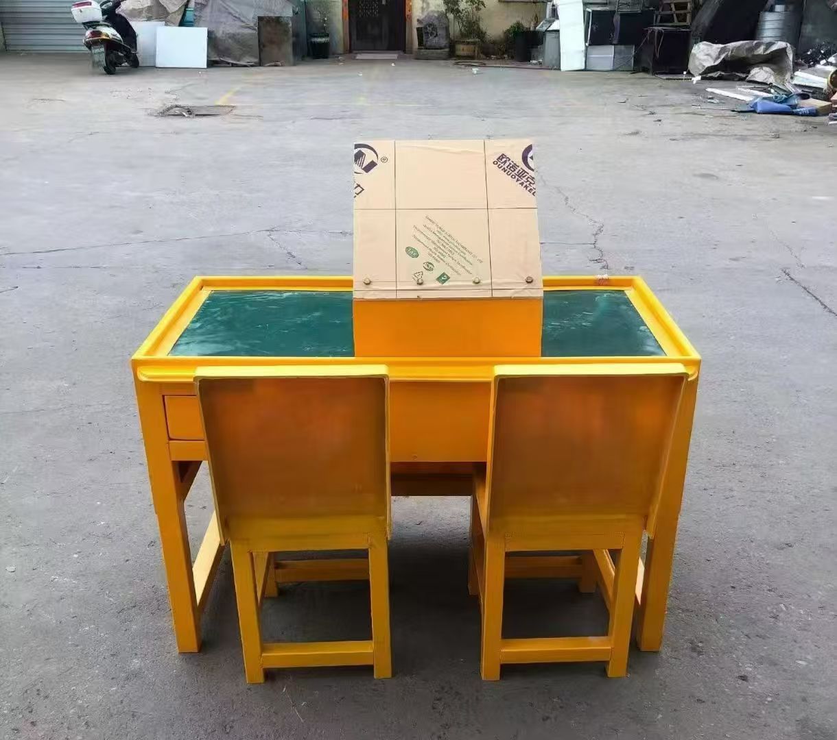 枫木镇防静电导通桌井下煤矿火工品发放桌：危险品流转的安全守护者